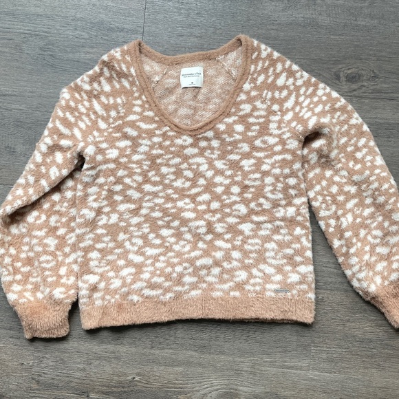 Abercrombie Soft AF leopard print fuzzy sweater - Picture 3 of 7